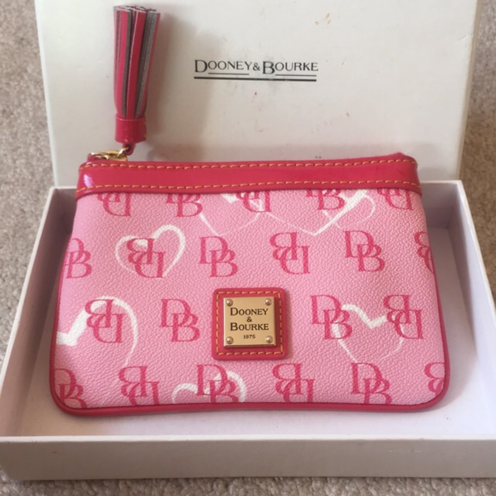 Dooney & Bourke Wristlet: Pink